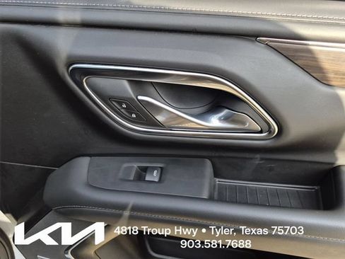Used 2023 Chevrolet Suburban Z71 w/ Luxury Package AWD/4WD image 17