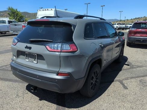 Used 2023 Jeep Cherokee Altitude Lux AWD/4WD image 3