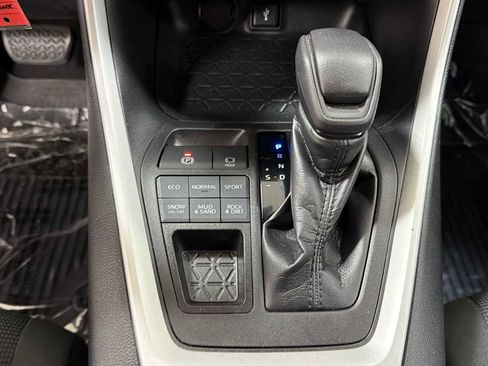 Certified 2021 Toyota RAV4 LE image 21