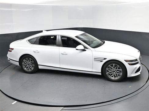 Used 2025 Genesis G80 2.5T image 7