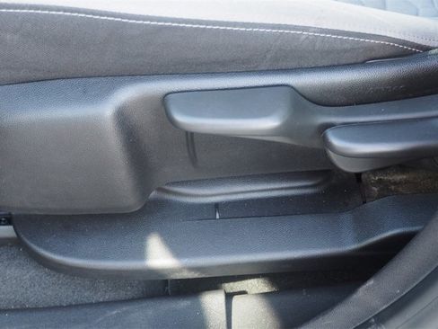 Used 2019 Chevrolet Equinox LS image 16