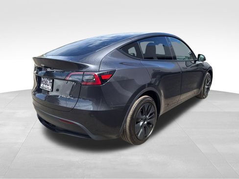 Used 2024 Tesla Model Y Long Range AWD/4WD image 5