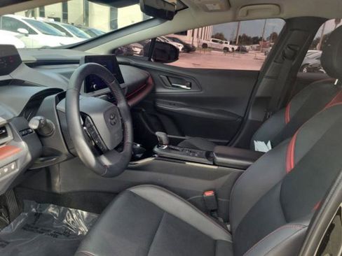 Used 2025 Toyota Prius Plug-In Hybrid image 8