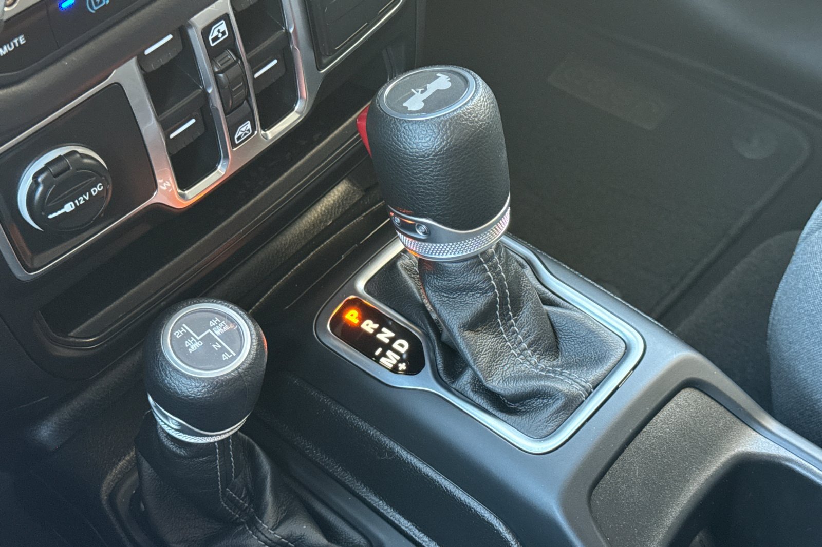 Used 2025 Jeep Wrangler Unlimited Sahara AWD/4WD image 21