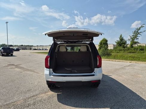 Used 2023 GMC Yukon Denali AWD/4WD image 11