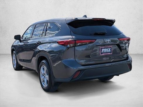 Used 2021 Toyota Highlander LE AWD/4WD image 8