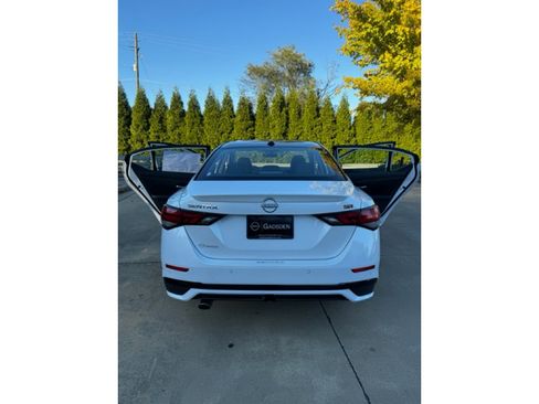 New 2025 Nissan Sentra SR w/ SR Premium Package image 17