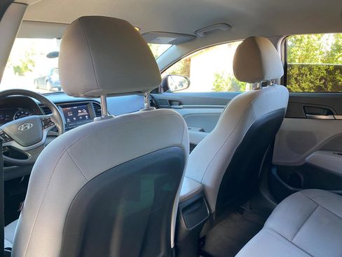 Used 2017 Hyundai Elantra SE image 34