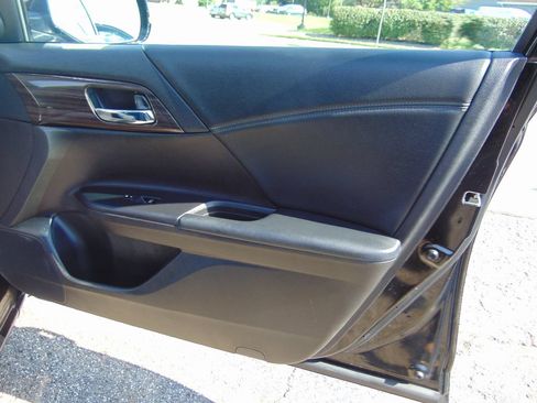 Used 2016 Honda Accord EX image 27
