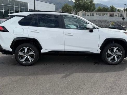 Used 2025 Toyota RAV4 SE AWD/4WD image 2