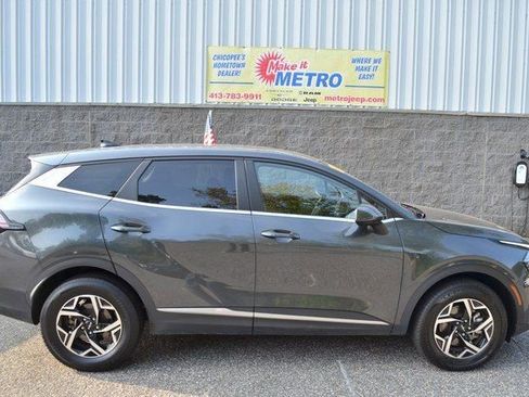 Used 2024 Kia Sportage LX image 9