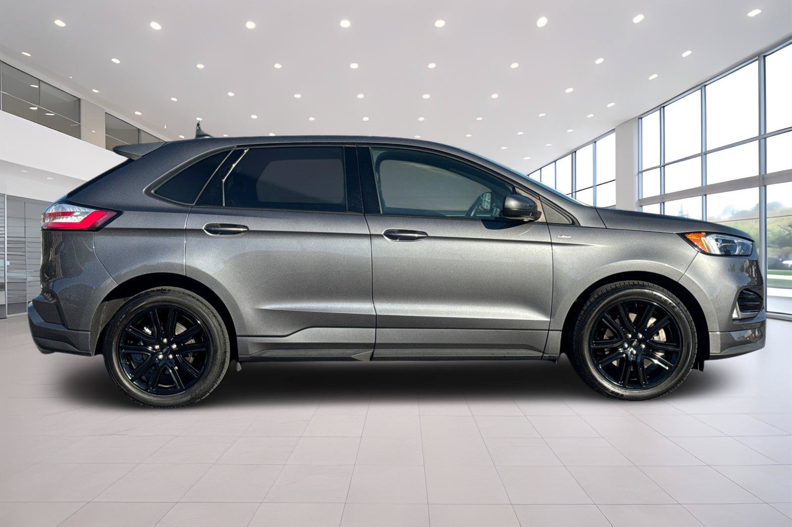 Used 2021 Ford Edge ST-Line FWD image 3