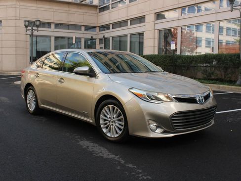 Used 2013 Toyota Avalon XLE Touring FWD image 1