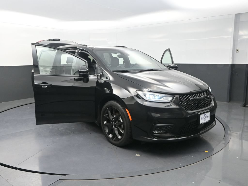 Used 2025 Chrysler Pacifica Limited FWD image 32