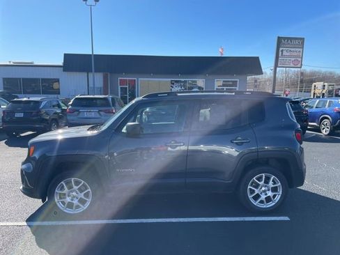 Used 2023 Jeep Renegade Latitude w/ Premium Group image 3