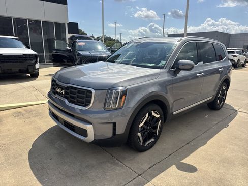 Certified 2025 Kia Telluride S AWD/4WD image 3