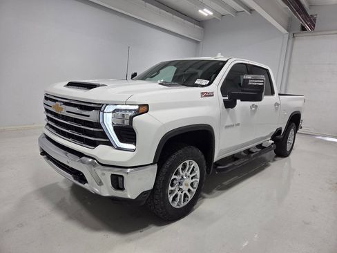 Used 2024 Chevrolet Silverado 2500 LTZ w/ LTZ Plus Package image 3