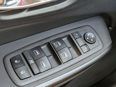 Used 2022 Jeep Cherokee Trailhawk w/ Sun, Sound & Nav Group AWD/4WD image 23