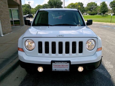 Used 2017 Jeep Patriot Latitude AWD/4WD image 3