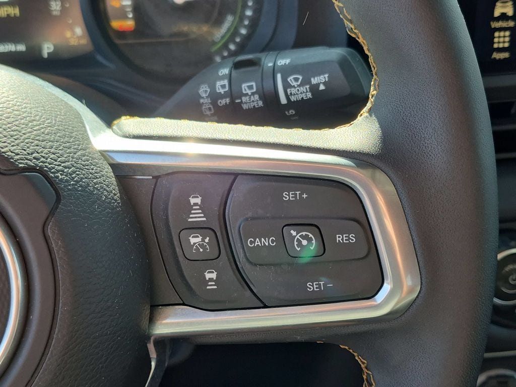 Certified 2025 Jeep Wrangler Unlimited Sahara w/ Technology Group AWD/4WD image 16