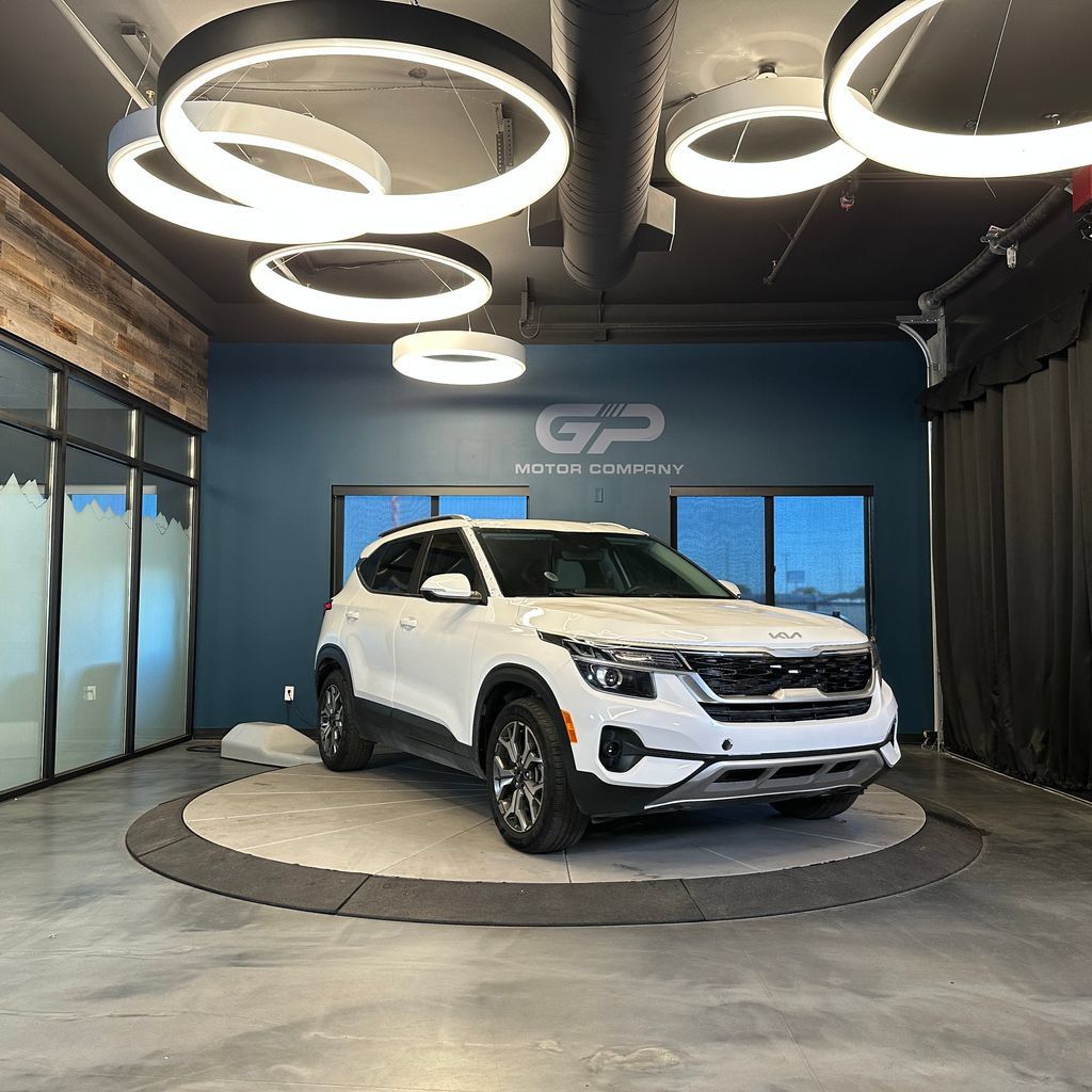 Used 2023 Kia Seltos EX AWD/4WD image 1