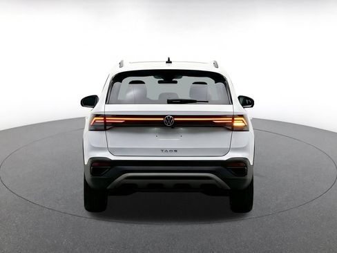 Used 2026 Volkswagen Taos SE AWD/4WD image 8