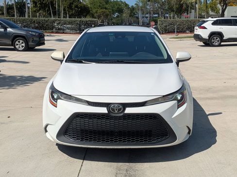 Used 2020 Toyota Corolla LE image 2