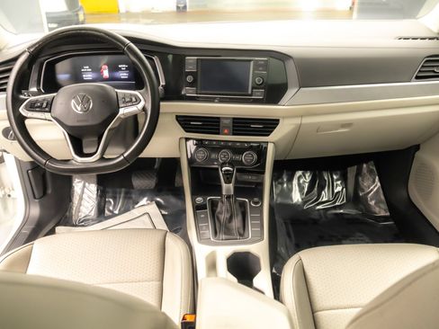 Used 2023 Volkswagen Jetta SE w/ Panoramic Sunroof Package FWD image 31