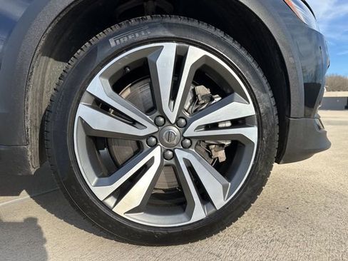 Certified 2025 Volvo V60 B5 Cross Country Plus image 11