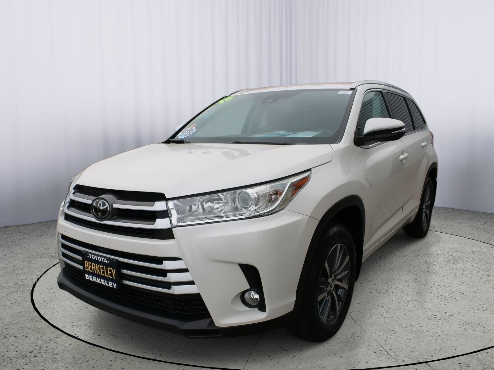 Used 2018 Toyota Highlander XLE AWD/4WD image 4