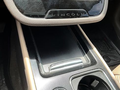 Used 2020 Lincoln Corsair AWD w/ Premium Package image 22