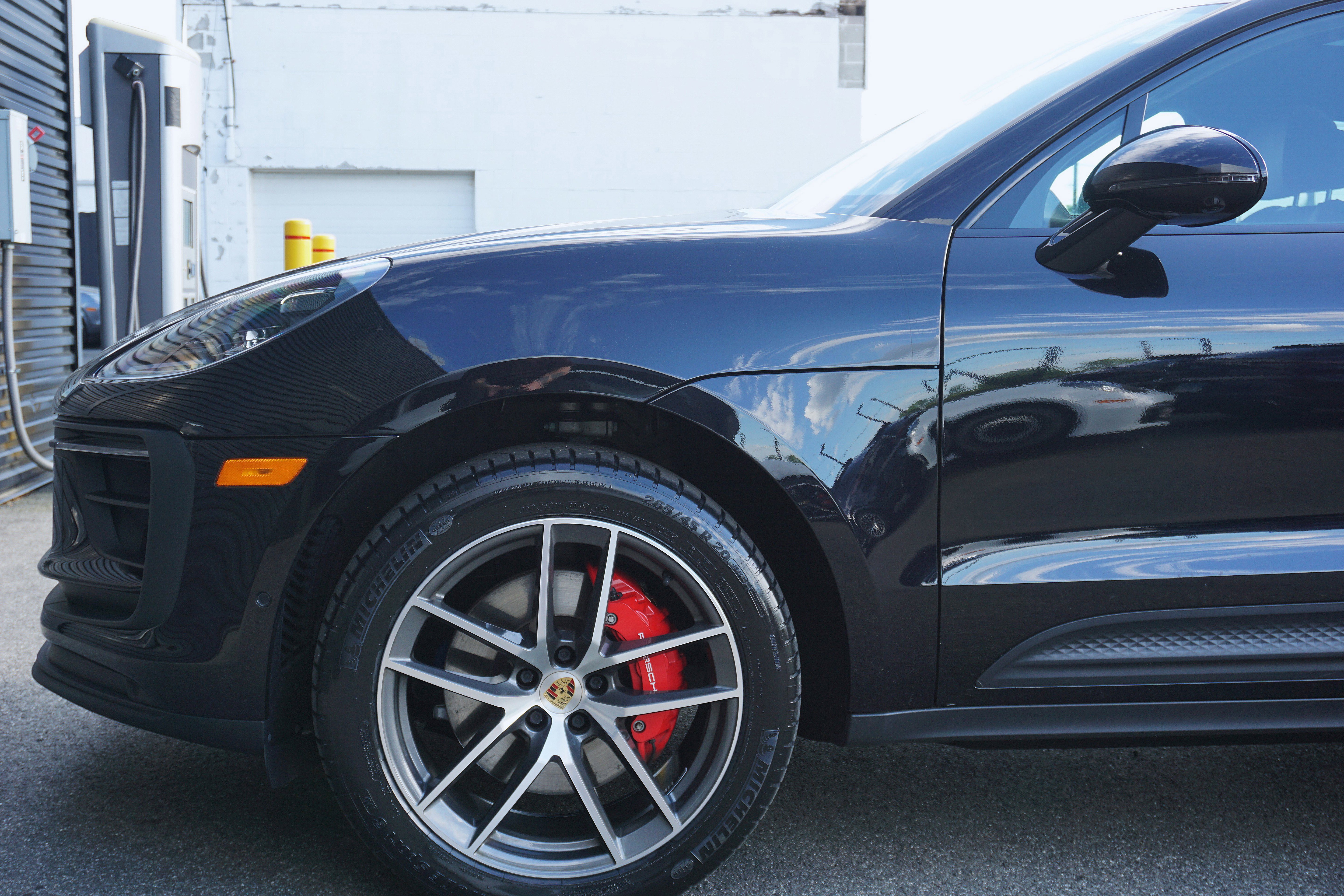Certified 2023 Porsche Macan S AWD/4WD image 9