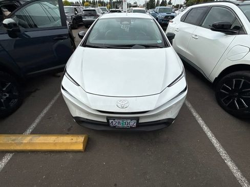 Used 2024 Toyota Prius LE AWD/4WD image 2