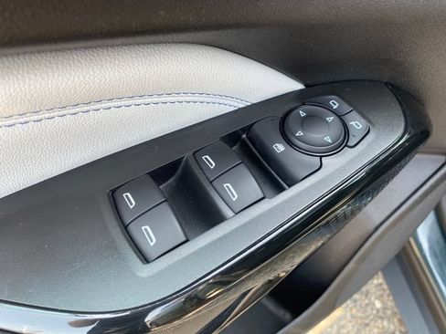 Used 2025 Chevrolet Trax LT FWD image 17