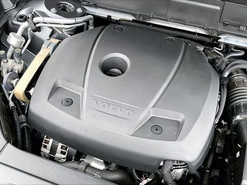 Used 2020 Volvo XC90 T6 Momentum w/ Protection Package image 31