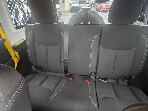 Used 2015 Jeep Wrangler Unlimited Rubicon w/ Connectivity Group image 14