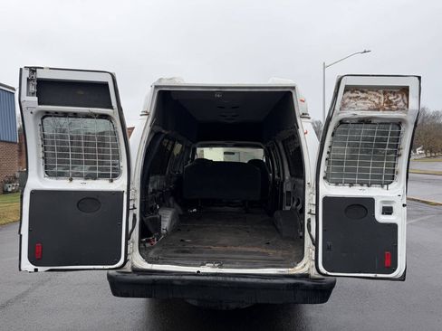 Used 2010 Ford E-350 and Econoline 350 XLT RWD image 21