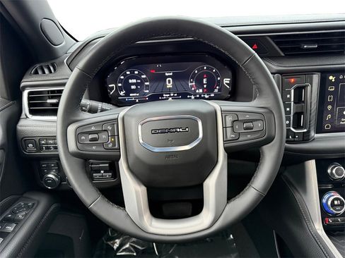 Used 2024 GMC Yukon Denali image 12