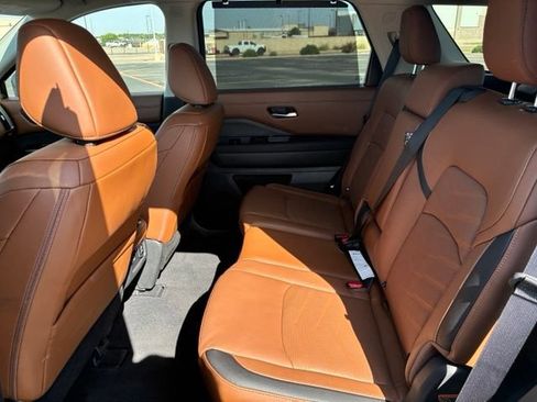 Certified 2025 Nissan Pathfinder Platinum w/ Cargo Package FWD image 12