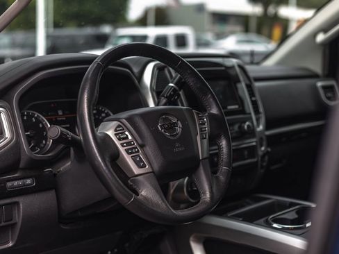 Used 2021 Nissan Titan SV w/ SV Convenience Package AWD/4WD image 6