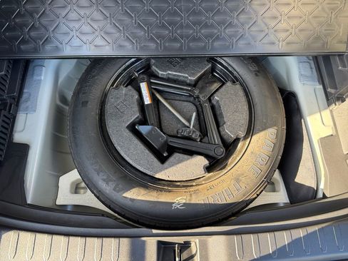 Used 2023 Toyota RAV4 LE FWD image 16