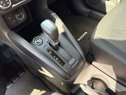 Certified 2025 Nissan Kicks Play S image 34