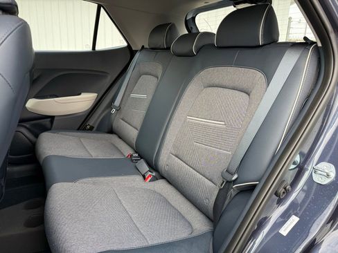 Used 2025 Hyundai Venue Limited image 15