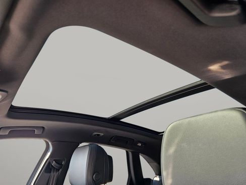 Used 2021 Porsche Macan Premium Pkg w/ Premium Package image 5