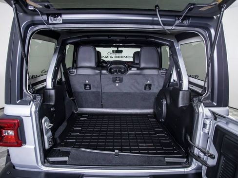 Used 2023 Jeep Wrangler Unlimited Rubicon AWD/4WD image 8