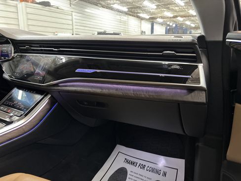 Used 2020 Audi Q8 Premium Plus image 29