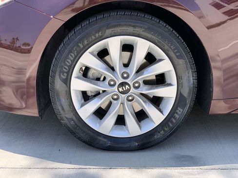 Used 2018 Kia Optima LX w/ 17" Alloy Wheels Package image 37