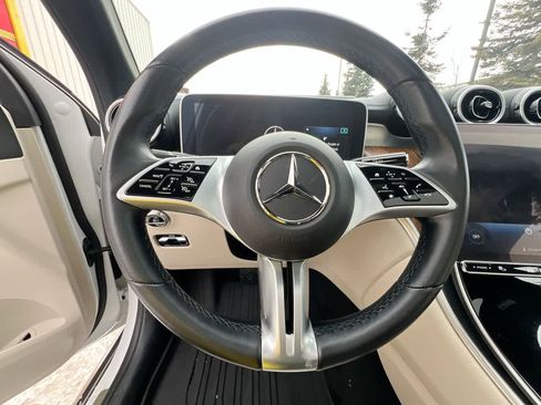 Used 2024 Mercedes-Benz GLC 300 4MATIC image 14