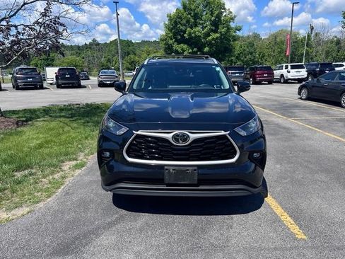 Used 2023 Toyota Highlander XLE AWD/4WD image 8