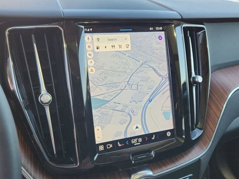 Used 2023 Volvo XC60 T8 Plus image 13